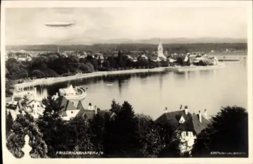 Ak Friedrichshafen am Bodensee, Blick auf die Stadt, Fliegeraufnahme