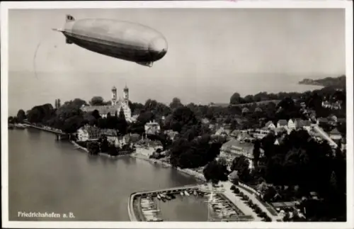 Ak Friedrichshafen am Bodensee, Luftschiff LZ 127 Graf Zeppelin, Fliegeraufnahme