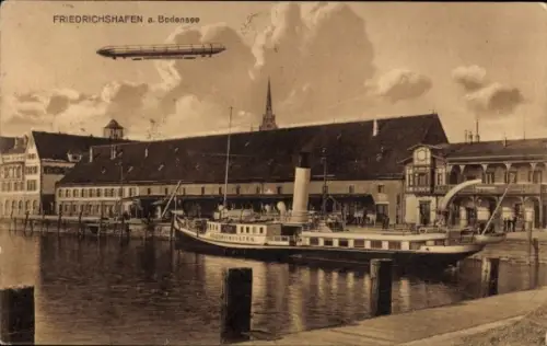 Ak Friedrichshafen am Bodensee, Zeppelin über der Stadt, Dampfer