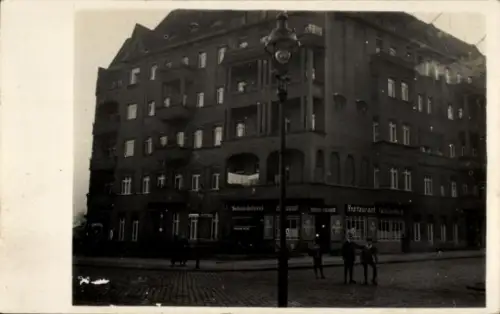 Foto Ak Berlin Prenzlauer Berg, Wisbyer Straße Ecke Greifenberger Straße, Restaurant