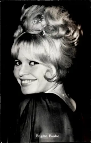 Ak Schauspielerin Brigitte Bardot, Portrait