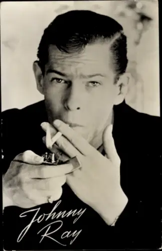 Ak Sänger Johnny Ray, Portrait mit Zigarette
