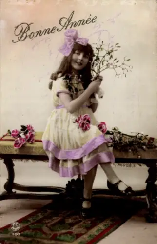 Ak Neujahr, Mädchen mit Mistelzweigen, coloriert