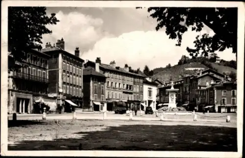 Ak Voiron Isère, Marschal Petain Platz