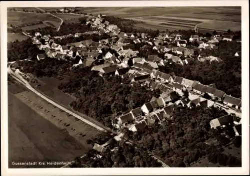 Ak Gussenstadt Gerstetten in Württemberg, Luftaufnahme von  viele Häuser, ländliche Umgebung