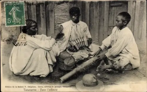 CPA Tananarive Madagascar, Dans l'intimité