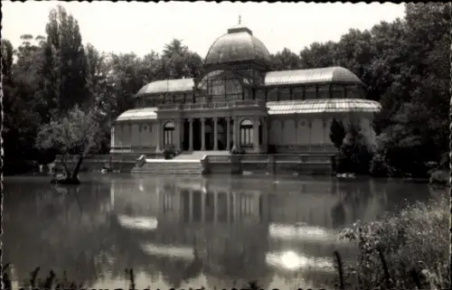Ak Madrid Spanien, Palacio de Cristal, Wasser, Bäume, Schwarz-Weiß-Foto