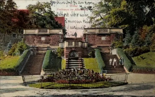 Ak Riesa an der Elbe Sachsen, Freitreppe im Albe,  Blumenbeet, Treppen, Menschen