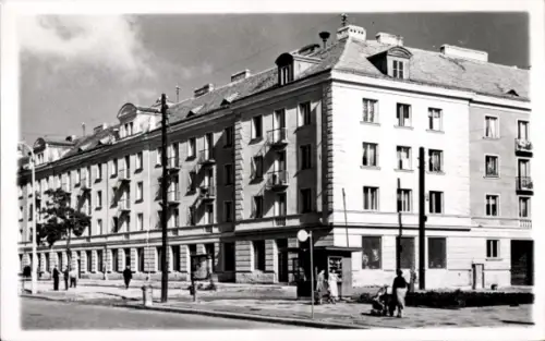 Ak Białystok Bialystok Polen,  Fragment ul. Lipowej, Wohngebäude, Menschen auf der Straße