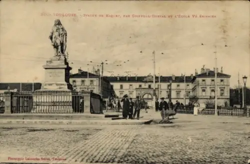 Ak Toulouse Haute Garonne, Statue von Riquet, Menschenmenge, Straßenansicht, Toulouse