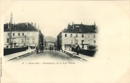 CPA Saint-Dié-des-Vosges, Perspective de la Rue Thiers