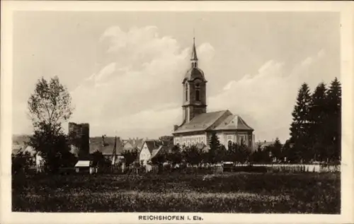 Ak Reichshoffen Reichshofen Elsass Bas Rhin, Kirche, Wiese, Bäume, Reichshofen i. Els.