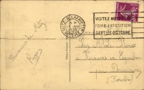 Ak Metz Moselle,  La Porte des Allemands,  Stadtmauer, zwei Personen