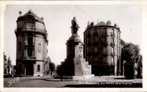 CPA Clermont Ferrand Puy de Dôme, Les trois Avenues et le Monument aux Morts de la Guerre
