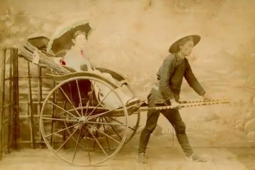 Foto Japan, Japanerin mit Sonnenschirm, Rikscha-Fahrer