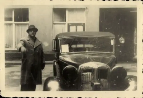 Foto Gdańsk Danzig, Mann am Auto