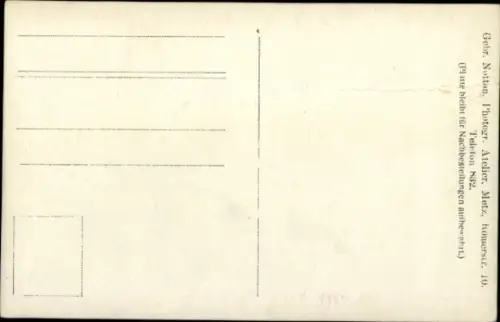 Ak Metz Moselle, Zwei Reiter in Uniform auf Pferden in einer Allee