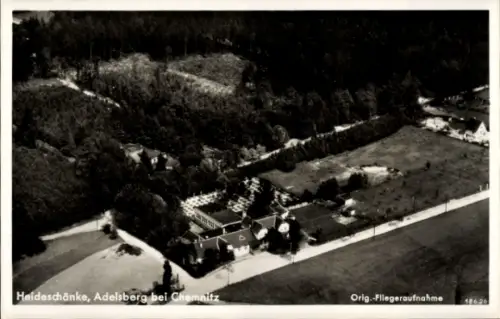 Ak Adelsberg Chemnitz in Sachsen, Heideschänke, Adelsberg bei Chemnitz, Luftaufnahme, Ausflugsort