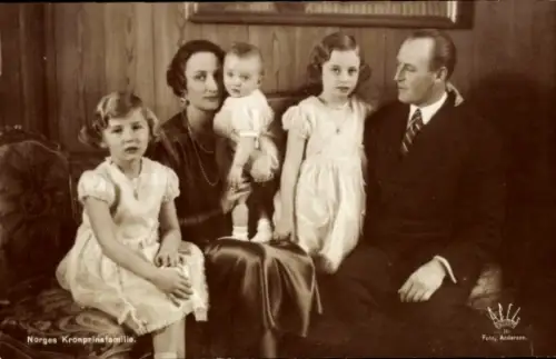 Ak Kronprinz Olav von Norwegen, Maud, Prinzessinnen Ragnhild, Astrid, Prinz Harald