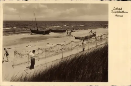 Ak Pogorzelica Fischerkaten Rewal Rewahl Pommern, Strandpartie, Fischernetze