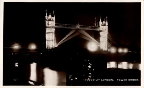 Ak Tower Hamlets London England, Tower Bridge bei Nacht, beleuchtet,  , 1935