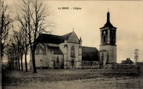Ak Brion Maine-et-Loire,  Kirche, Bäume, Schwarz-Weiß, 