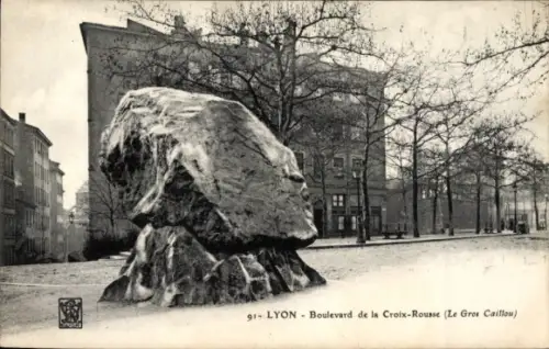Ak Lyon Rhône, Boulevard de la Croix-Rousse, großer Stein, Lyon