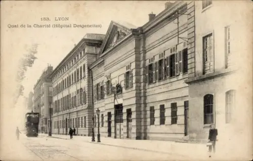 Ak Lyon Rhône, Schwarz-Weiß-Bild, Straße in  Hôpital Desgenettes, keine Personen