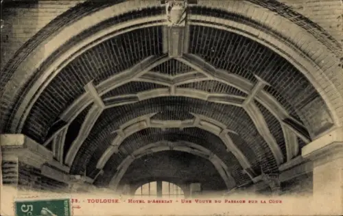 Ak Toulouse Haute Garonne,  Hotel d'Assézat, Voute du Passage,  Architektur