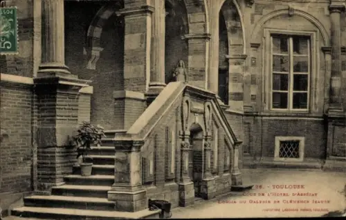 Ak Toulouse Haute Garonne, Treppe, Säulen, Innenhof,  Hotel d'Assezat, Galerie