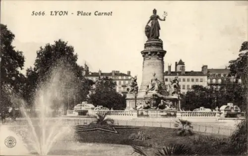 Ak Lyon Rhône, Platz Carnot, Statue, Brunnen, Bäume, Lyon