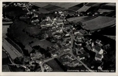 Ak Regensburg an der Donau Oberpfalz, Luftaufnahme von Thalmassing, viele Häuser, landwirtschaftl