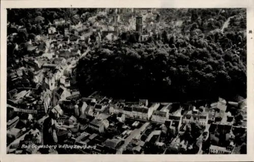 Ak Bad Godesberg Bonn am Rhein, Luftaufnahme, Stadtansicht, viele Häuser, bewaldete Hügel, s Gebä