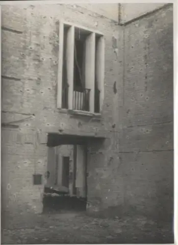 Original Foto Berlin Charlottenburg, Schillertheater, Innenhof, um 1945/46, ca. 12 x 17 cm