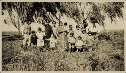 Foto Menschen in rumänischen Trachten, Familienbild