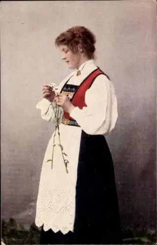 Ak Frau in norwegischer Nationaltracht, Margeriten