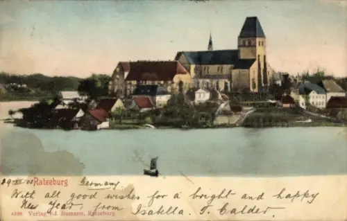 Ak Ratzeburg im Herzogtum Lauenburg,  Kirche, Häuser, Wasser, Boot