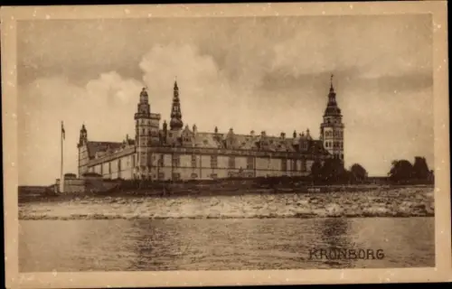 Ak Helsingør Helsingör Dänemark, Kronborg Slot, Schloss, Kronborg Schloss, Wasseransicht, Schwarz