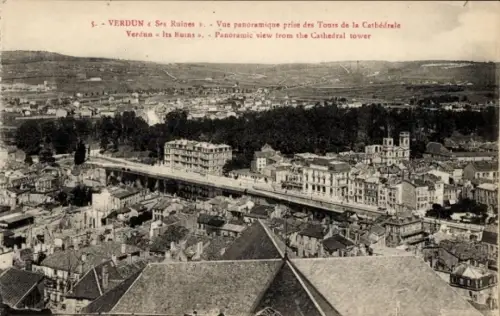 Ak Verdun Meuse, Panoramablick von der Kathedrale,  Ruinen, Stadtansicht