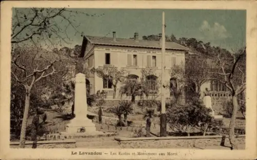 Ak Le Lavandou Var,  Monument aux Morts, Ecoles, Bäume, Statue