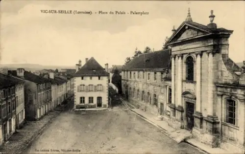 CPA Vic sur Seille Qui Lorraine Moselle, Place du Palais