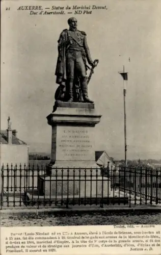 Ak Auxerre Yonne, Statue von Maréchal Daveut, Duc d'Auerstaedt, Text über seine Karriere