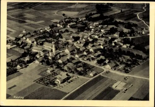Ak Raisting Oberbayern, Luftaufnahme von  ländliche Umgebung, viele Häuser, Kirche