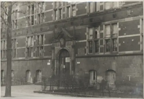 Original Foto Berlin Tiergarten, Schleswiger Ufer, Menzel-Oberschule, um 1945/46, ca. 12 x 17 cm