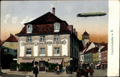 Ak Friedrichshafen am Bodensee, Gasthof zum Grünen Baum, Inh. G. Reich, Zeppelin über der Stadt