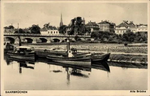 Ak Saarbrücken im Saarland, Alte Brücke, Boote