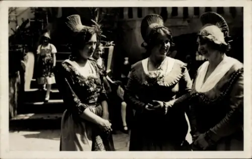 Ak Wachau Niederösterreich, Wachauerinnen, Frauen in Tracht