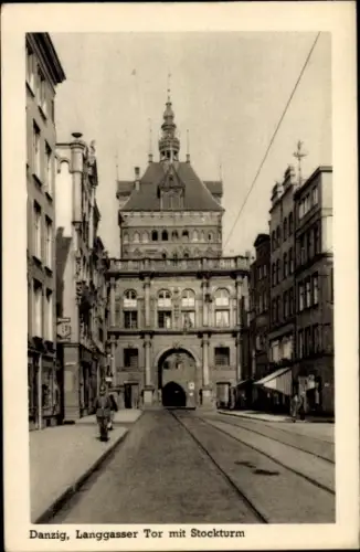 Ak Gdańsk Danzig,  Langgasser Tor mit Stockturm, Straßenansicht, Schwarz-Weiß-Foto
