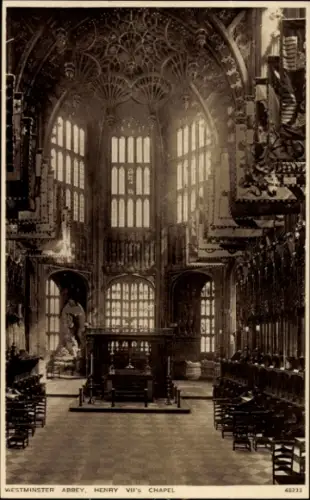 Ak City of Westminster London England, Henry VII's Chapel, Innenansicht, hohe Fenster, Stühle, Al