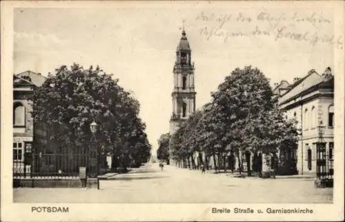 Ak Potsdam in Brandenburg, Breitestraße, Garnisonkirche, Blick v. Lustgarten
